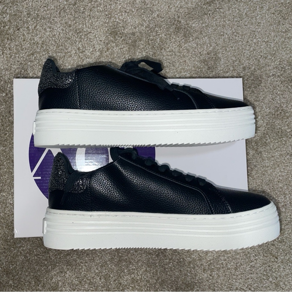 Joy Performance Comfort Leather Sneaker Black - 8.5 W